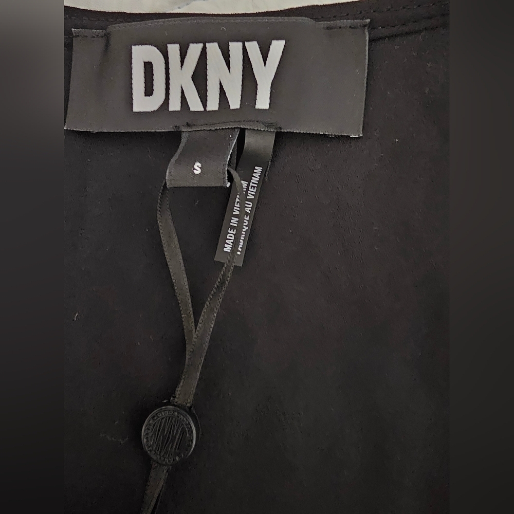 DKNY Black and White Trim Sleeveless Blouse Women's Size Small NWT - Picture 5 of 12